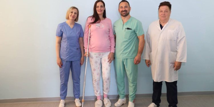 Ugrađena totalna proteza kuka trudnici u osmom mjesecu trudnoće: Veliki uspjeh ljekara UKC Srpske