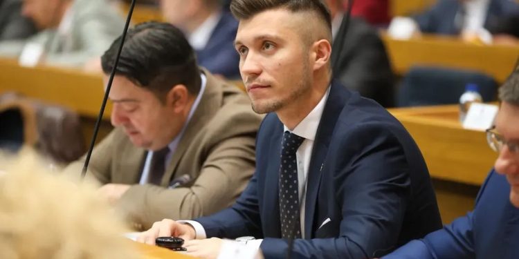 Kresojević: Za informacioni sistem za gorivo 6,5 miliona, a građanima 10 feninga!