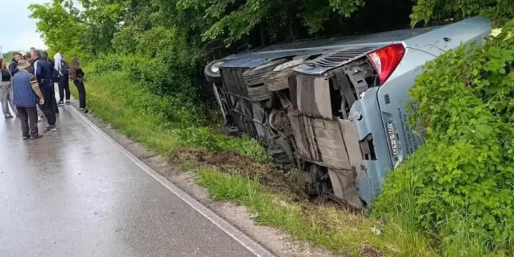 Prevrnuo se autobus na magistralnom putu Šamac – Brčko
