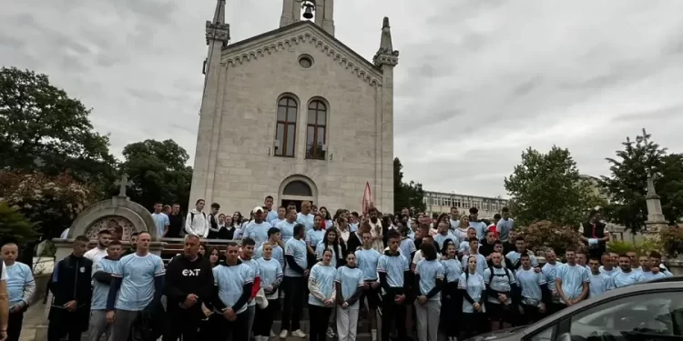 Iz Bileće na hodočašće do Ostroga krenulo 300 vjernika