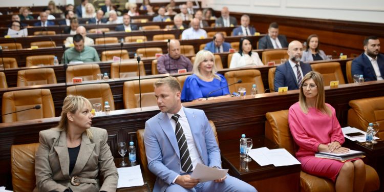 Počela 9. redovna sjednica Skupštine Grada, predložen dnevni red sa više od 50 tačaka