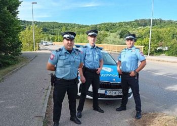 Policajci spriječili muškarca da skoči u Vrbas