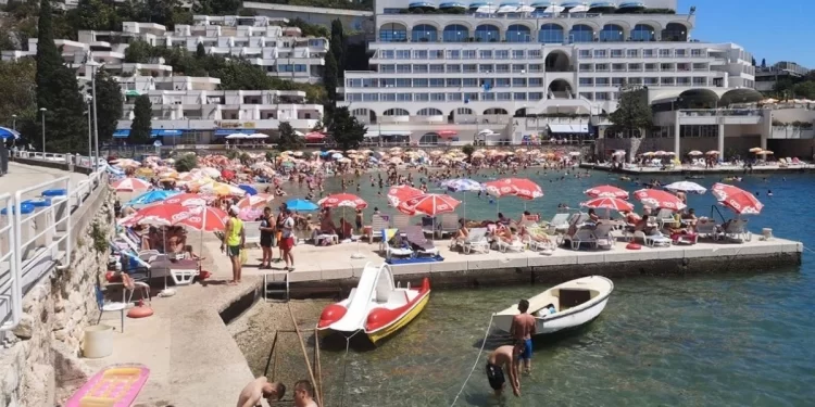 Teško do novih turističkih rekorda: Noć u Neumu za porodicu do 250 KM