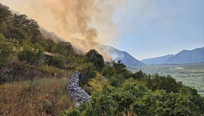 Požar u Popovom Polju i dalje aktivan, ali pod kontrolom