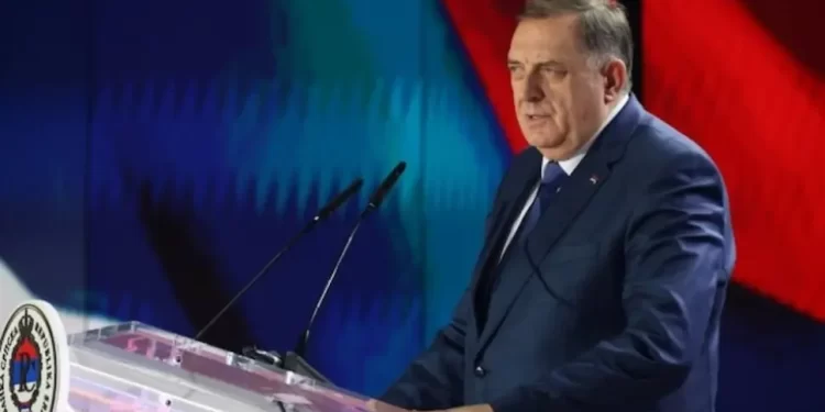 Dodik o paljenju zastave: Očekujem da se počiniocima trajno zabrani boravak na teritoriji Srpske