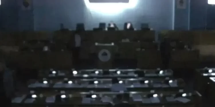 Prekinuta sjednica NSRS, nestalo struje