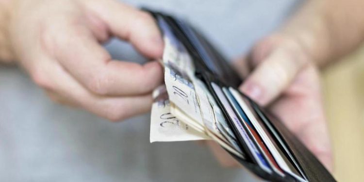 Psihologija novčanika: Zašto nas “boli” kad plaćamo kešom, a karticu ne osjećamo?