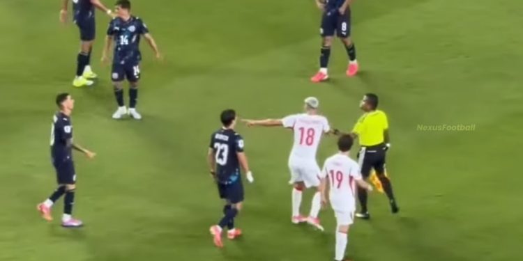 Prekrio usta: Prvi crveni karton dodijeljen zbog novog FIFA pravila (VIDEO)