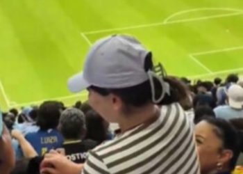 Zaprosila momka u trenutku kada je njihova zemlja primila gol (VIDEO)