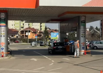 Pojeftinili benzin i dizel, cijene goriva u BiH polako padaju
