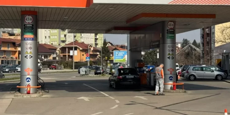 Pojeftinili benzin i dizel, cijene goriva u BiH polako padaju