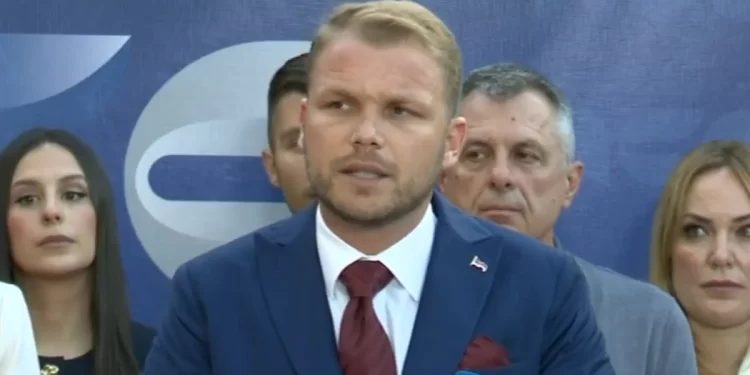Stanivuković odustao od kandidature, podržao Blanušu i Božovića (VIDEO)
