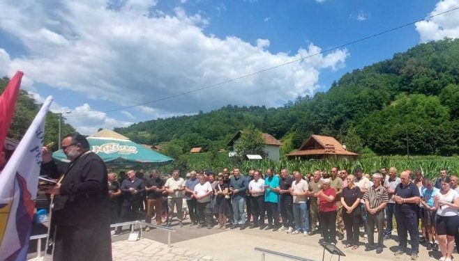 Služen parastos i položeni vijenci za 40 srpskih civila ubijenih u selu Zagoni 