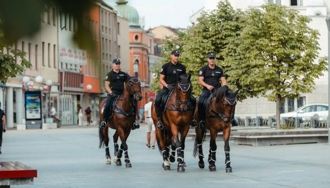 Konjica Žandarmerije prošetala Banjalukom i oduševila građane (FOTO)