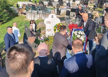 Položeni vijenci na grob dječaka Slobodana Stojanovića – 34 godine od zločina bez presedana