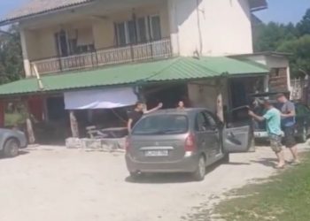 Selak: U Lušci Palanci kod Sanskog Mosta fizički napadnuti srpski povratnici (VIDEO)