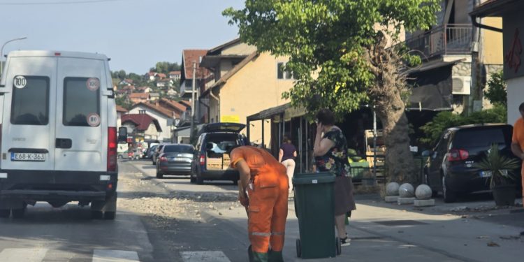 Ekipe na terenu od jutros: Uklanjaju nanose kamenja sa saobraćajnica nakon nevremena
