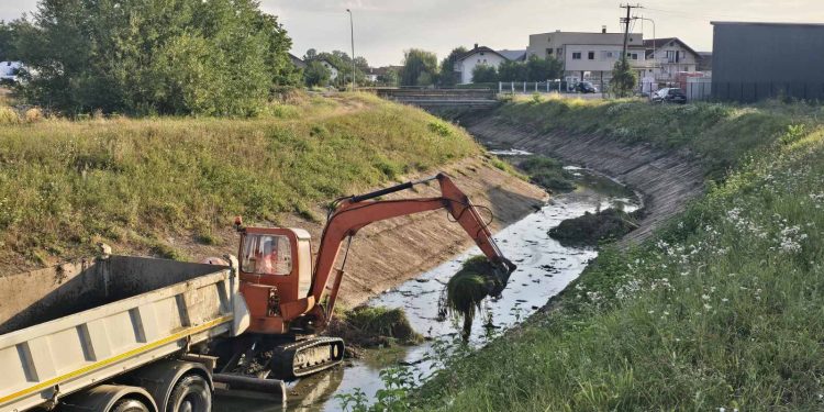 U toku čićenje regulisanog dijela korita Široke rijeke