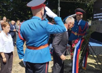Položeni vijenci na spomenik Srbima i Jevrejima ubijenim na Ilindan 1941. godine u Šušnjaru