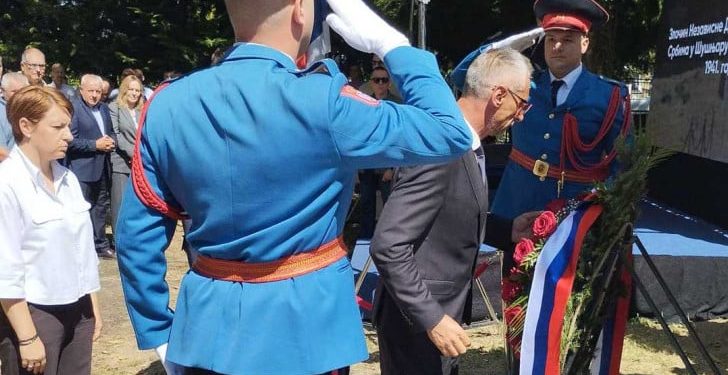 Položeni vijenci na spomenik Srbima i Jevrejima ubijenim na Ilindan 1941. godine u Šušnjaru