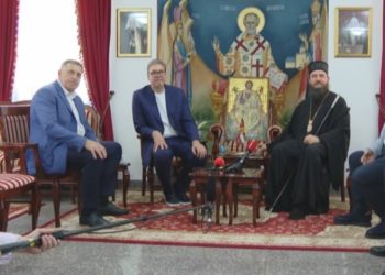 Dodik i Vučić sa episkopom Sergijem: Važno da Srbi ne prodaju svoja imanja