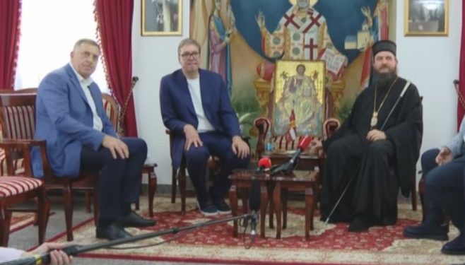 Dodik i Vučić sa episkopom Sergijem: Važno da Srbi ne prodaju svoja imanja