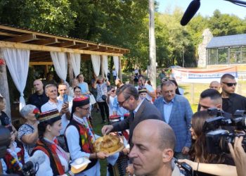 Vučić u obilasku Šipova s Dodikom
