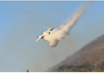 Požar u Herceg Novom: Jutros nešto bolja situacija, kuće odbranjene, stigao avion MUP-a