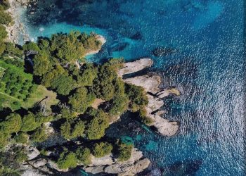 Obezbjeđenje stoji na ulazu: Muškarci ne smiju na ovu plažu u Crnoj Gori