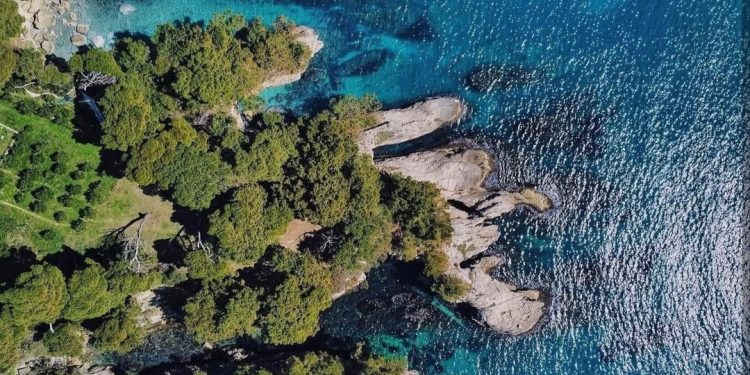 Obezbjeđenje stoji na ulazu: Muškarci ne smiju na ovu plažu u Crnoj Gori