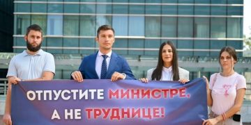 Kresojević: Otpustite ministre, a ne trudnice!