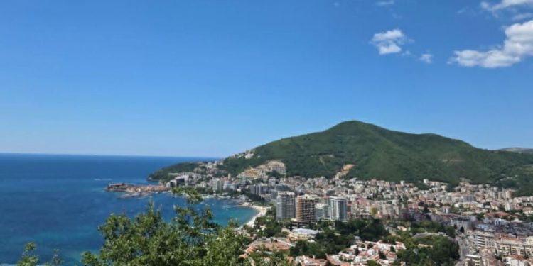 Opljačkan market u Budvi: Tri osobe osumnjičene da su ukrale 320.000 evra