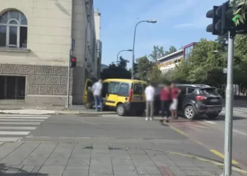 Autom udario u zgradu Gradske uprave