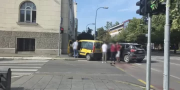 Autom udario u zgradu Gradske uprave