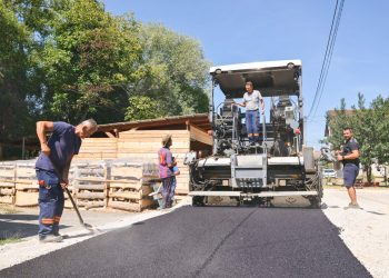 Gradonačelnik obišao radove na asfaltiranju Male ulice u Šargovcu i najavio brojne projekte