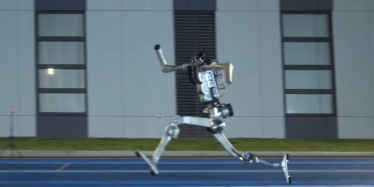 Robot trčao brže od Јuseina Bolta (VIDEO)