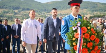 Kočičev zbor: Održana svečana litija, služen pomen i položeni vijenci na Spomenik palim borcima u Stričićima