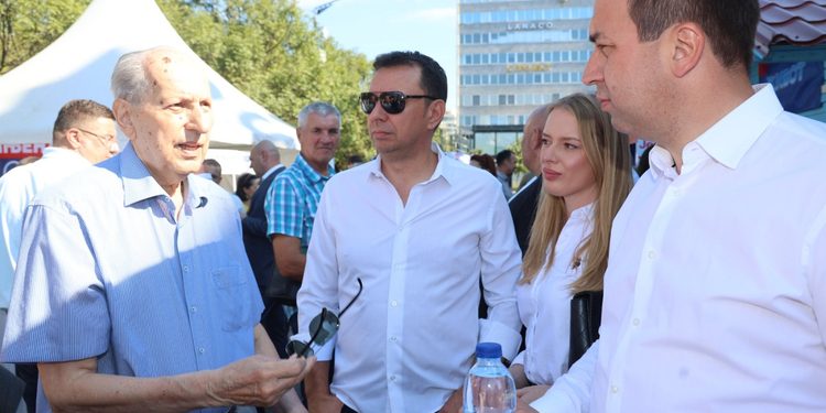 Selak sa građanima na Trgu Krajine: Politika mora da bude među ljudima