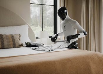 Kineski robot koji kuva, čisti i namješta krevet – budućnost uskoro u domovima širom svijeta (VIDEO)