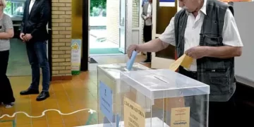 Vanredni izbori u Srbiji: Građani na biralištima 25. oktobra