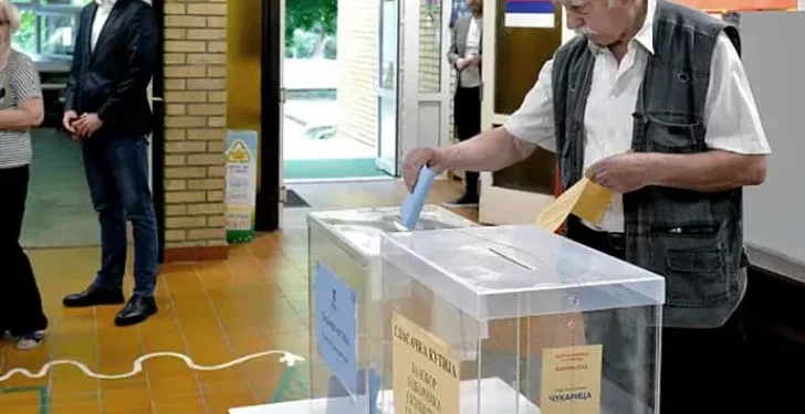 Vanredni izbori u Srbiji: Građani na biralištima 25. oktobra