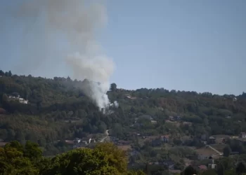 Požar u banjalučkom naselju Česma, vatrogasci na terenu