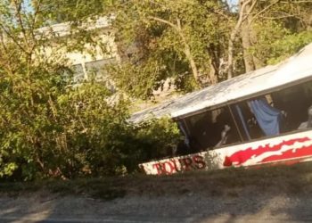 Sletio autobus kod Prnjavora, tri osobe povrijeđene