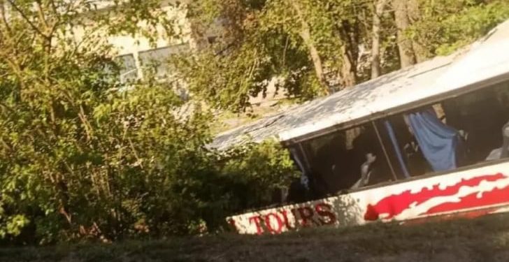 Sletio autobus kod Prnjavora, tri osobe povrijeđene