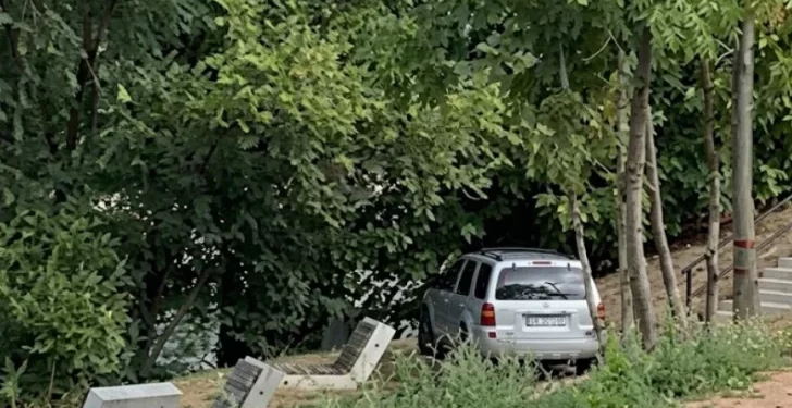Banjaluka: Autom bez tablica po šetalištu, trotinetom ulicom 60 km/h