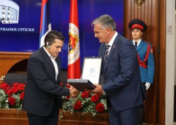 Predsjednik Srpske odlikovao Šiklija i Peleg Ordenom zastave Republike