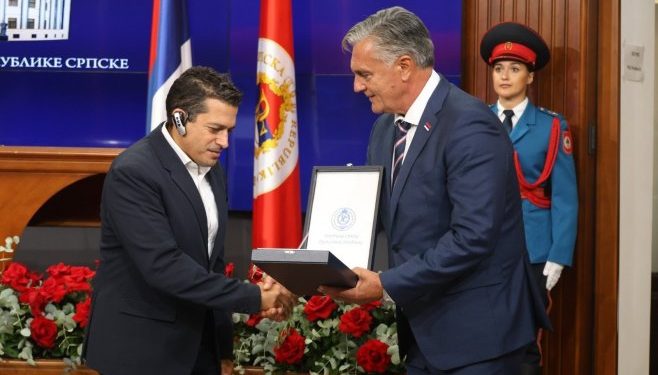 Predsjednik Srpske odlikovao Šiklija i Peleg Ordenom zastave Republike