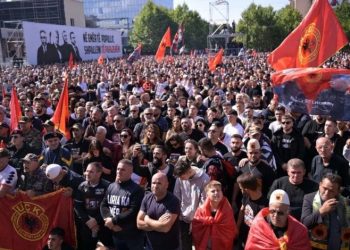 Priština: Novi protest pristalica terorističke OVK zbog presude Tačiju i ostalima