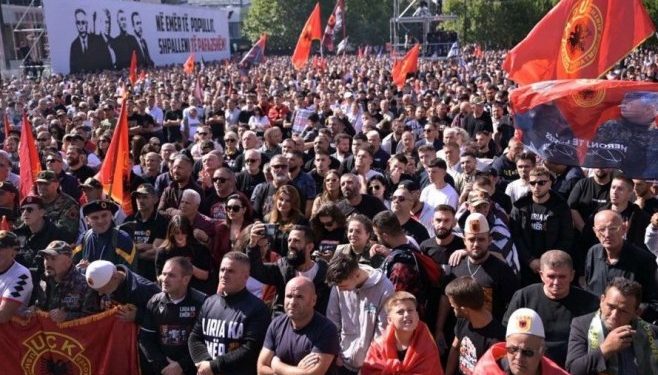 Priština: Novi protest pristalica terorističke OVK zbog presude Tačiju i ostalima