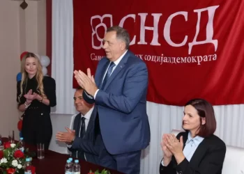 Dodik: SNSD nastavlja politiku ekonomskog razvoja i redovnih isplata